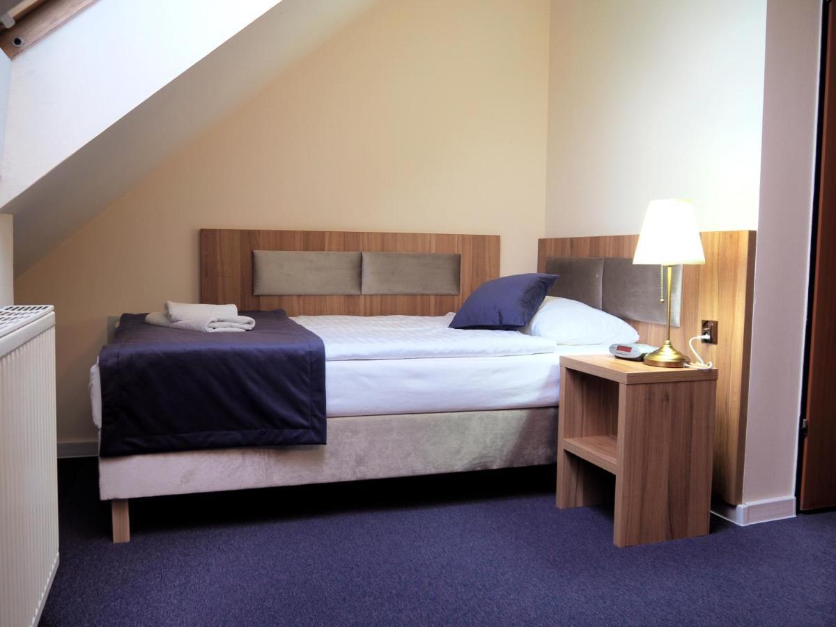 Hotel Awis Kutno Esterno foto