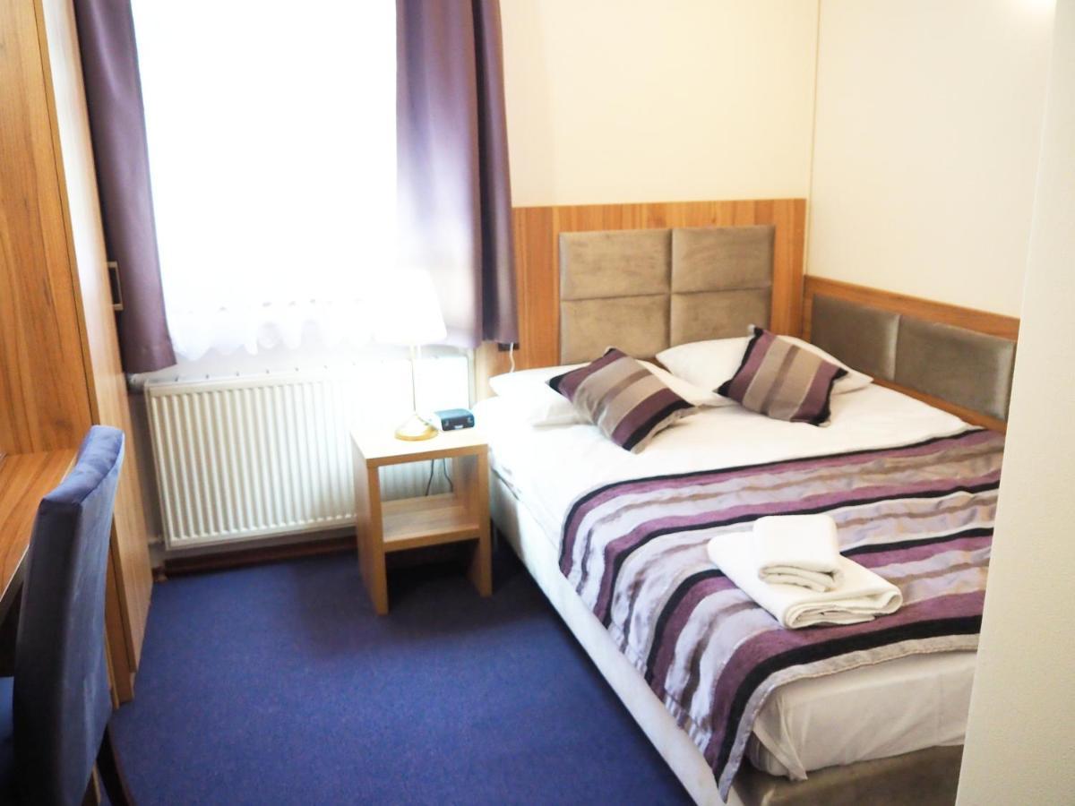 Hotel Awis Kutno Esterno foto