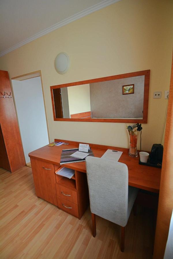 Hotel Awis Kutno Esterno foto