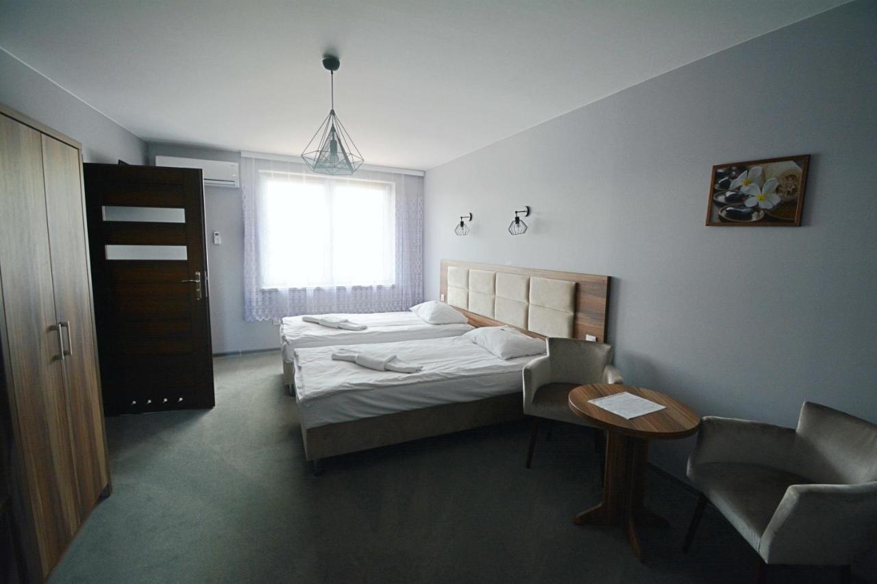 Hotel Awis Kutno Esterno foto