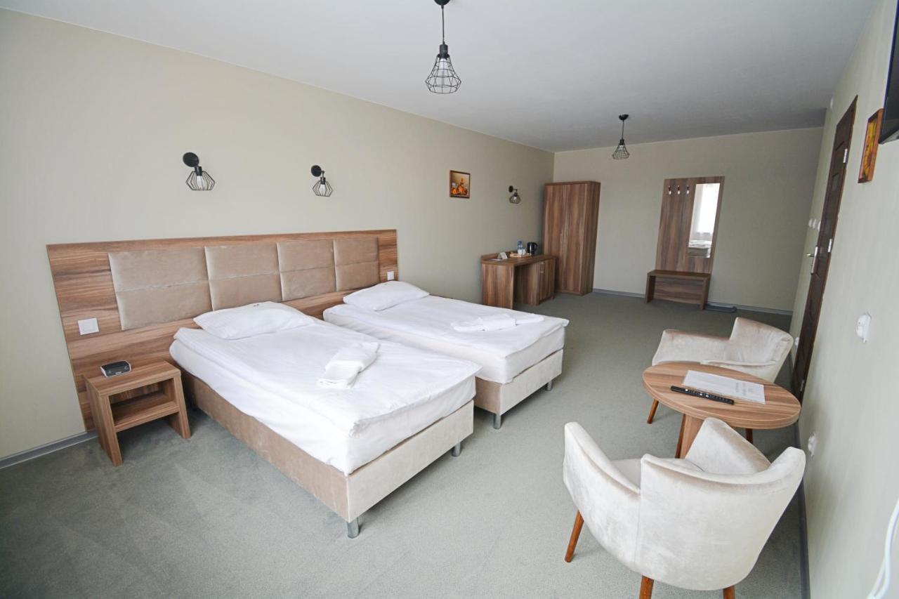 Hotel Awis Kutno Esterno foto