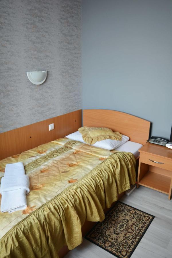 Hotel Awis Kutno Esterno foto