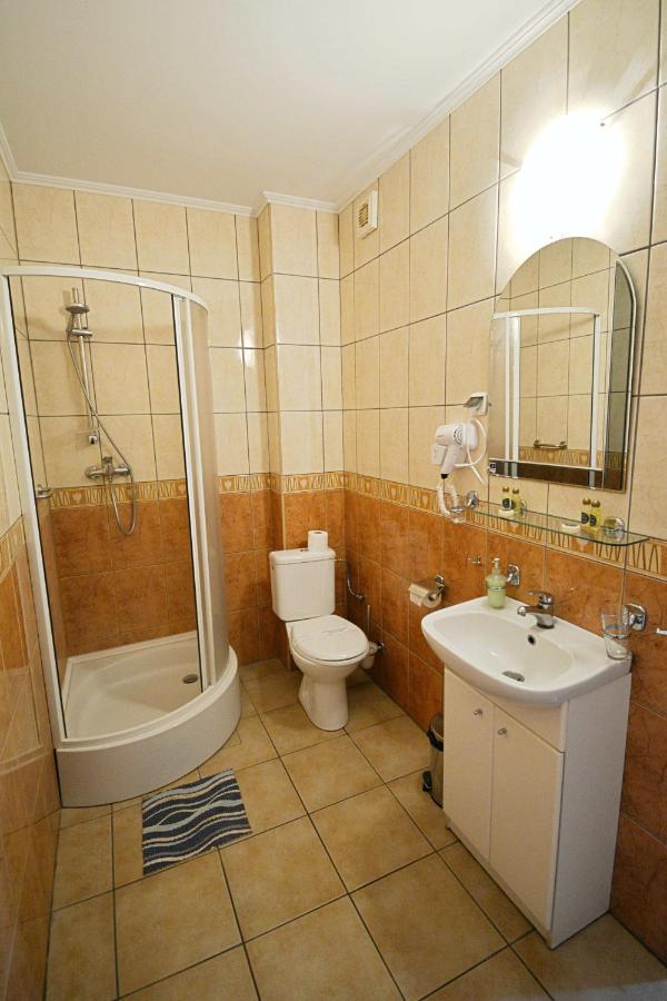 Hotel Awis Kutno Esterno foto