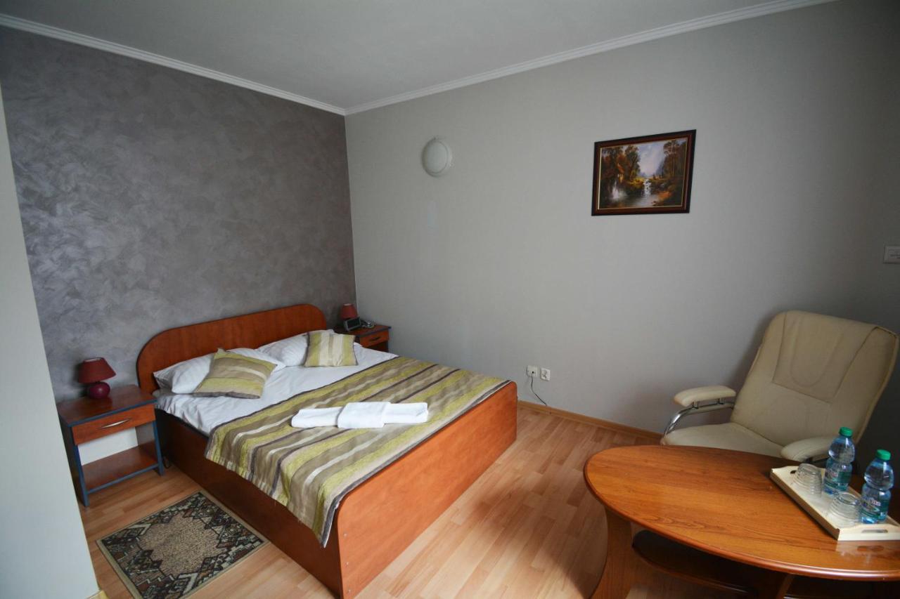 Hotel Awis Kutno Esterno foto